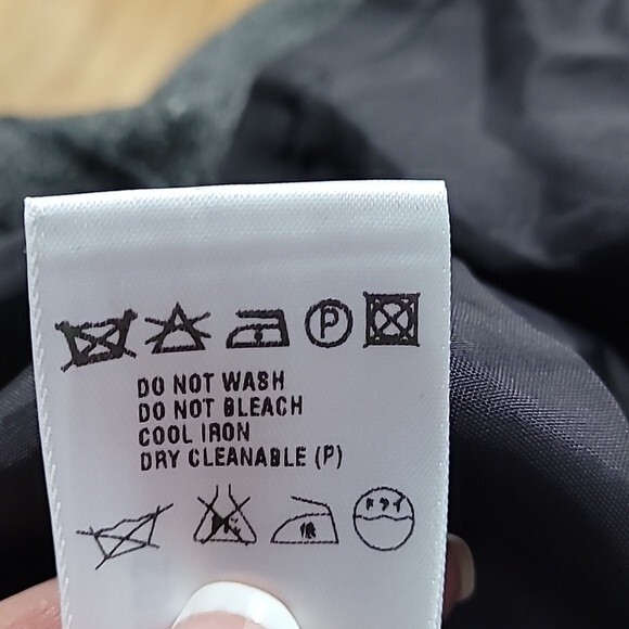 Escada Black and Gray Wool/ Silk Fully Lined Sleeveless Sheath Dress. Sz Medium. - Picture 11 of 11